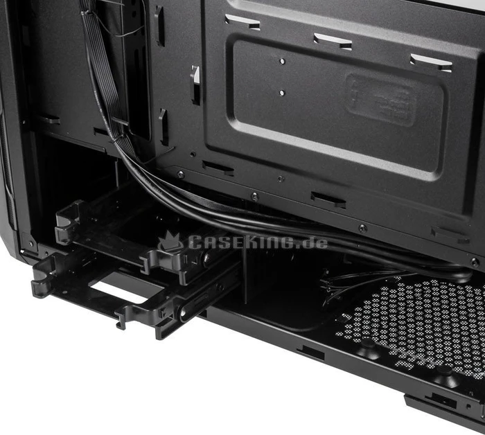 Cooler Master MasterBox MB600L schwarz/grau, Acrylfenster, mit 5.25" Schacht
