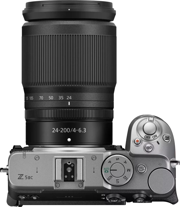 Nikon Z 5IIC silber mit Objektiv Z 24-200mm 4.0-6.3 VR