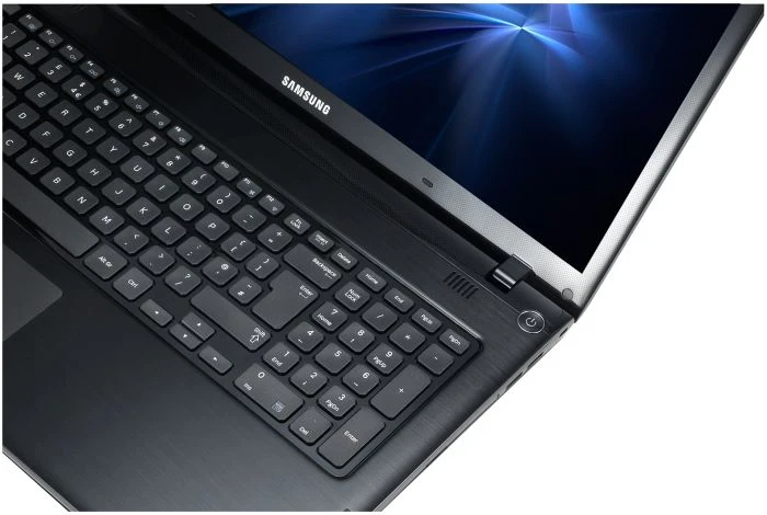 Samsung 350E7C, schwarz, Core i5-3210M, 8GB RAM, 500GB HDD, Radeon HD 7670M, DE