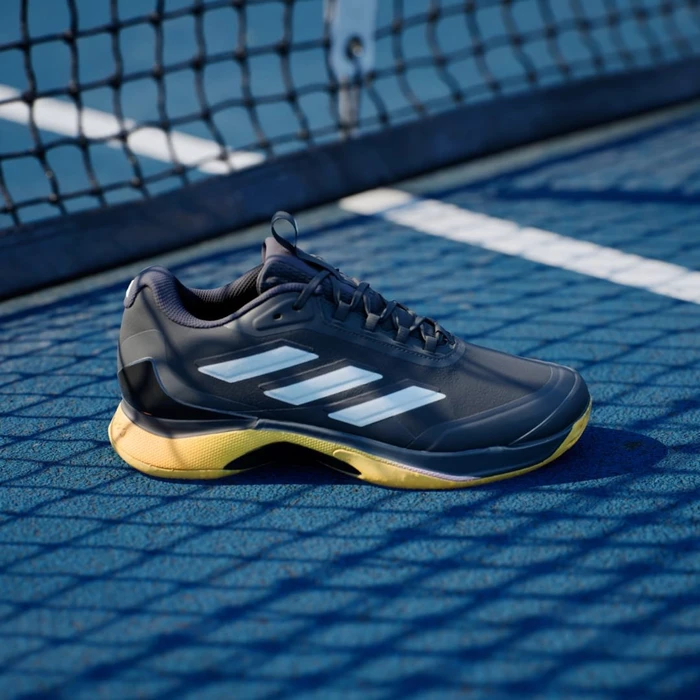 adidas Avacourt 2 aurora black/zero metallic/spark (Damen)