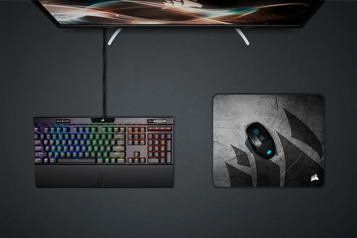 Corsair MM300 PRO Premium Spill-Proof Cloth Gaming Mouse Pad - Medium, schwarz/grau