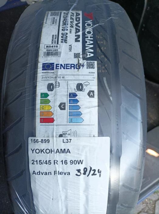 Yokohama Advan Fleva V701 215/45 R16 90W XL