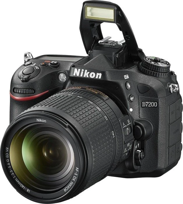 Nikon D7200 mit Objektiv AF-S DX 18-140mm 3.5-5.6 G ED VR