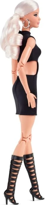 Mattel Barbie - Basics - Modell 2 mit blonden Haaren in Schwarzem Kleid und Gladiatorstiefeln