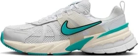 Nike V2K Run white/coconut milk/summit white/dusty cactus