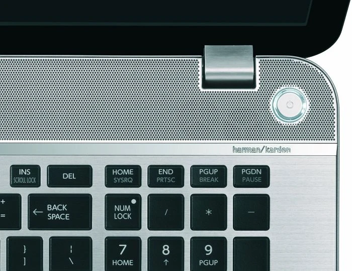 Toshiba Satellite P70-A-126, silber, Core i7-4700MQ, 32GB RAM, 256GB SSD, 3TB HDD, GeForce GT 745M, DE