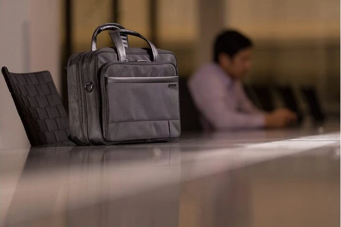 Kensington Contour 2.0 Business 15.6" Laptop Tasche schwarz