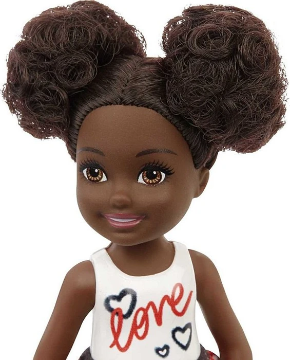 Mattel Barbie - Family & Friends Chelsea mit Herz-Motiv