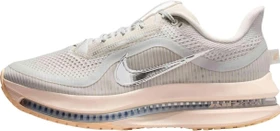 Nike Pegasus Premium light bone/chalk/arctic orange/metallic silver (Damen)