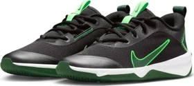 Nike Omni Multi-Court black/green strike/fir (Junior)
