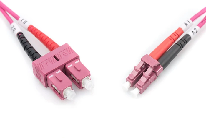 Digitus LWL Duplex Kabel, OM4, 2x LC Stecker/2x SC Stecker, 3m, violett