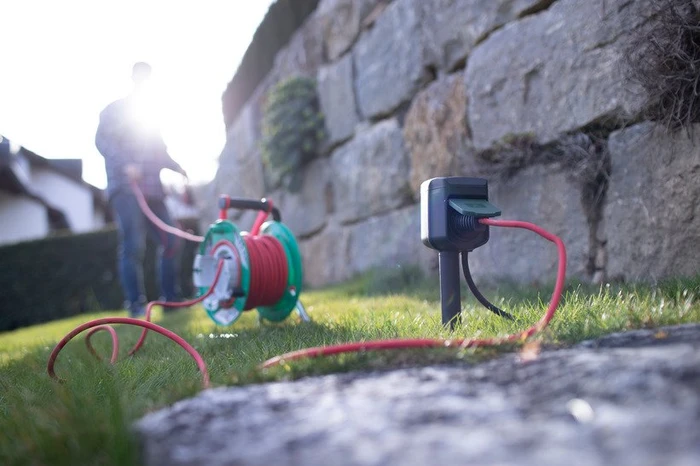 Brennenstuhl Connect WIFI Gartensteckdose mit Erdspieß, 2-fach, IP44, 10m Kabel, Smart-Steckdose
