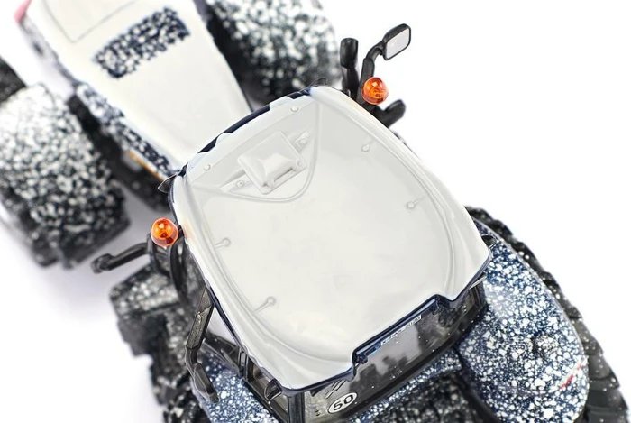 SIKU Farmer New Holland T8.390 Weihnachtstraktor
