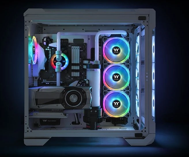 Thermaltake Riing Trio 12 RGB Radiator Fan TT Premium Edition weiß, LED-Steuerung, 120mm, 3er-Pack