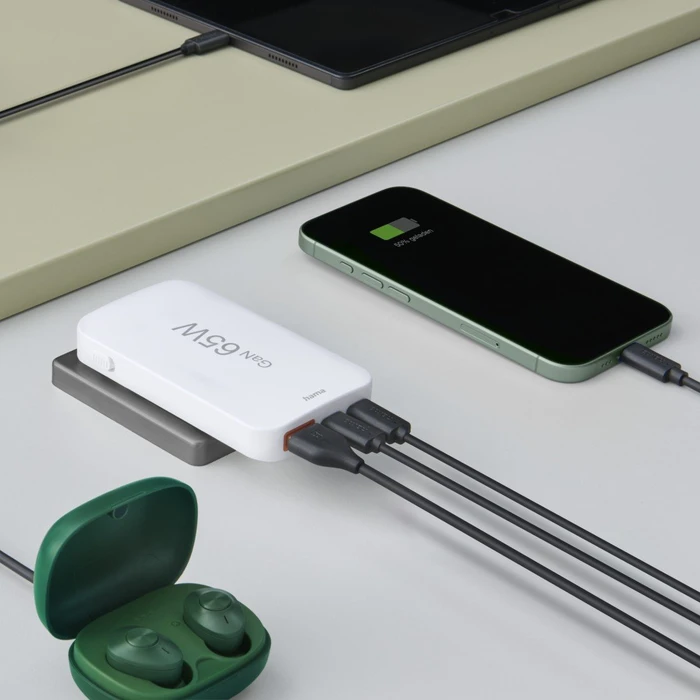Hama Schnellladegerät 2x USB-C 1x USB-A flaches Mini-Ladegerät PD 65W weiß