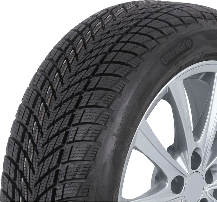 Goodyear UltraGrip Performance 3 235/55 R18 104V XL