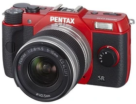 Pentax Q10 rot mit Objektiv Q 02 Standard Zoom 5-15mm 2.8-4.5 AL