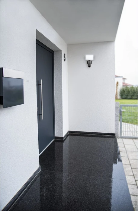 Hama Outdoor IP-Kamera mit Licht- und Bewegungsmelder