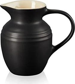 Le Creuset Klassik kleiner Saftkrug schwarz matt