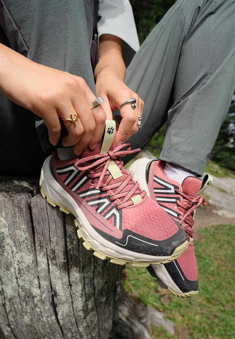 Jack Wolfskin Wild Hike Low mineral red (Damen)