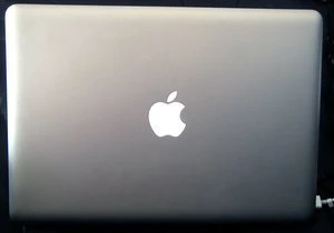 Apple MacBook Pro 13.3", silber, Core 2 Duo P8700, 4GB RAM, 500GB HDD, GeForce 9400M G, DE [Mid 2009]
