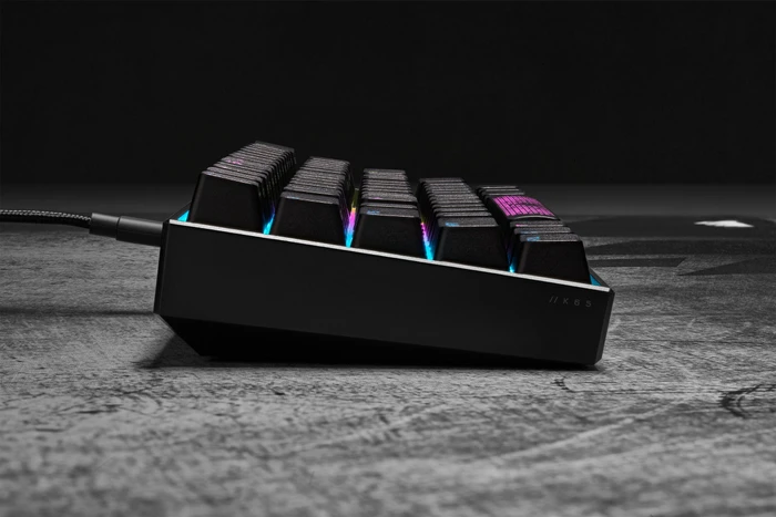 Corsair Gaming K65 RGB Mini, 60%, schwarz, MX SPEED RGB Silver, USB, DE