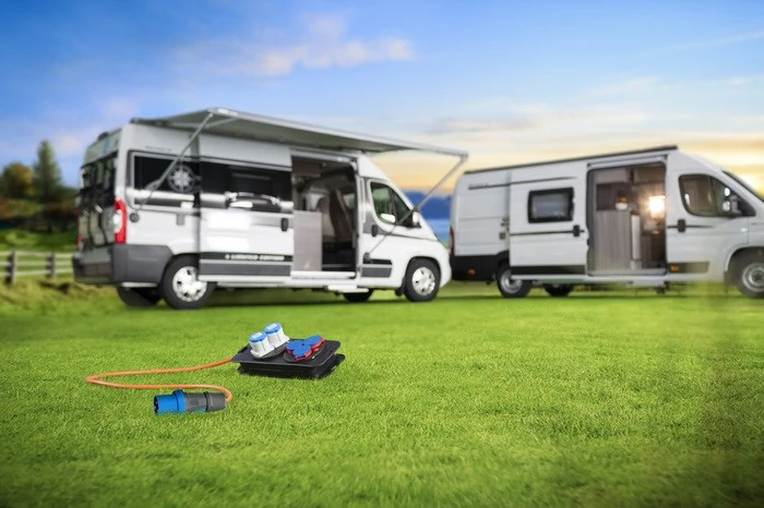 Brennenstuhl Camping-Stromverteiler mit CEE-Stecker, 2x CEE 230V, 3x Schuko, IP44, 5-fach, 1.5m