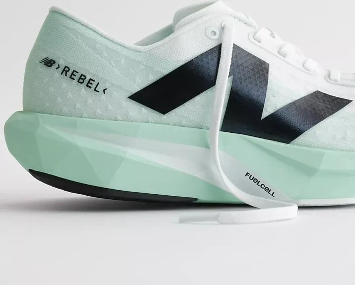 New Balance FuelCell Rebel v4 clay ash/white/black (Herren)