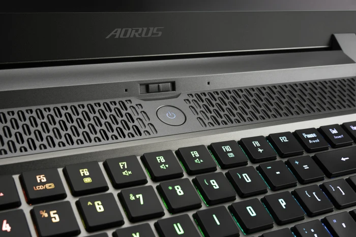 GIGABYTE AORUS 17G, Core i7-10750H, 16GB RAM, 512GB SSD, GeForce GTX 1660 Ti, DE