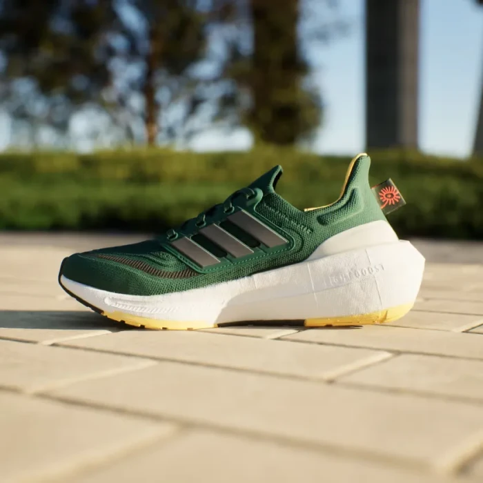 adidas Ultraboost Light collegiate green/iron metallic/spark (Damen)