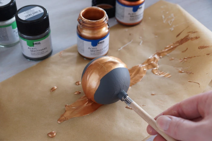 Kreul Acryl Metallicfarbe, goldbronze, 50ml (77583) – Bild 3 von 3