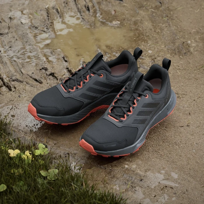 adidas Terrex Tracefinder 2 Climaproof core black/semi impact orange (Herren)