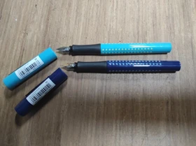 Faber-Castell Füller Grip 2010 türkis, rechte Hand/linke Hand, mittel