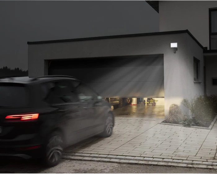 Hama Outdoor IP-Kamera mit Licht- und Bewegungsmelder