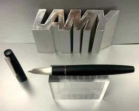 Lamy 2000 schwarz, rechte Hand, mittel
