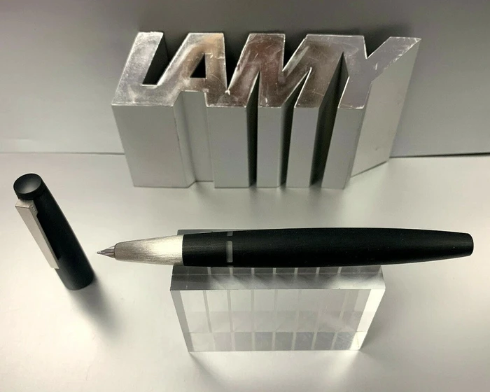 Lamy 2000 schwarz, rechte Hand, mittel