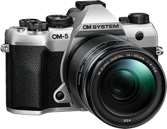 OM System OM-5 Mark II silber mit Objektiv M.Zuiko digital ED 14-150mm 4.0-5.6 II