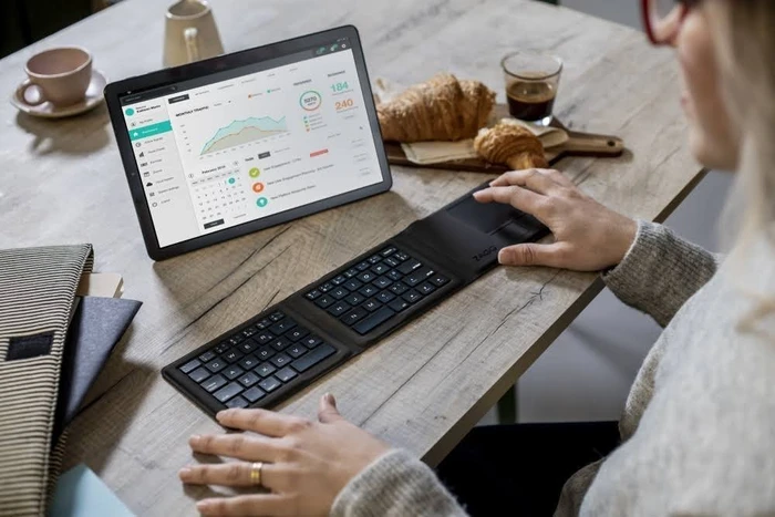 ZAGG Universal Trifold Tastatur mit Touchpad schwarz, Bluetooth, DE