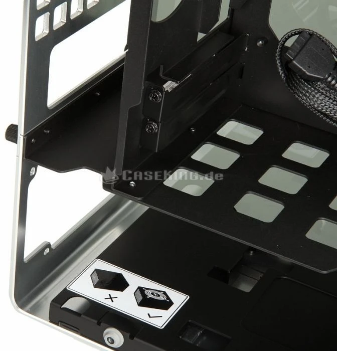 In Win 901 silber, Glasfenster, Mini-ITX