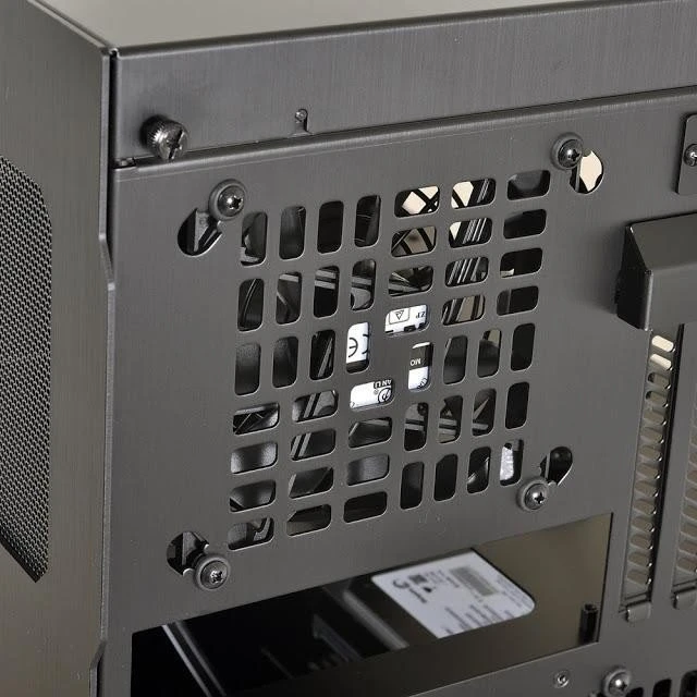 Lian Li PC-V33WX schwarz, Glasfenster
