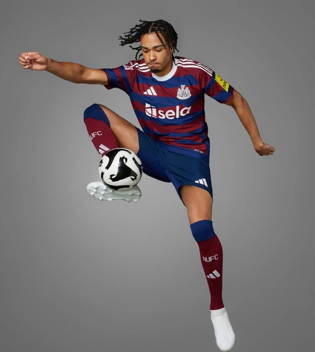 adidas Newcastle United FC Authentic 2024/2025 Auswärtstrikot team coll burgundy 2/night sky (Herren)