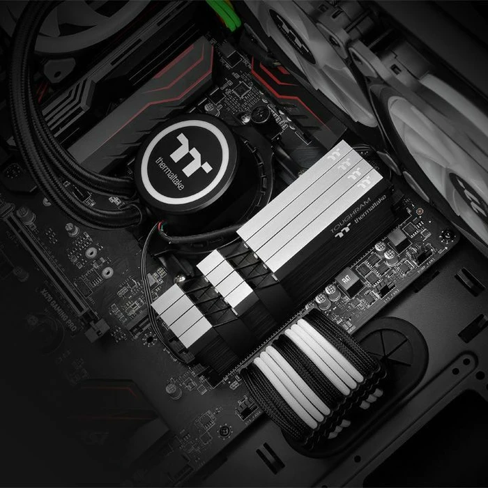 Thermaltake Toughram Memory UDIMM 16GB Kit, DDR4-4400, CL19-25-25-45