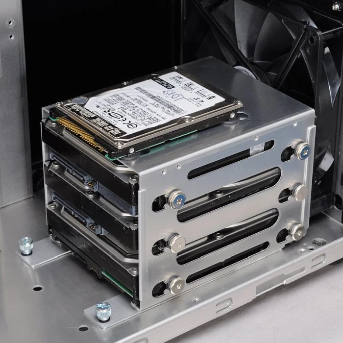 Lian Li PC-9NA silber