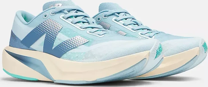 New Balance FuelCell Rebel v4 quarry blue/chrome blue/heron blue (Damen)