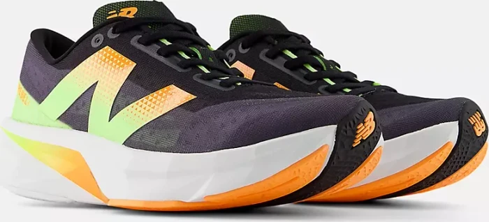 New Balance FuelCell Rebel v4 black/graphite/white (Damen)