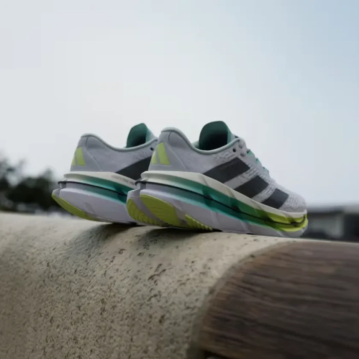 adidas Adistar Byd cloud white/night metallic/flash aqua (Damen)