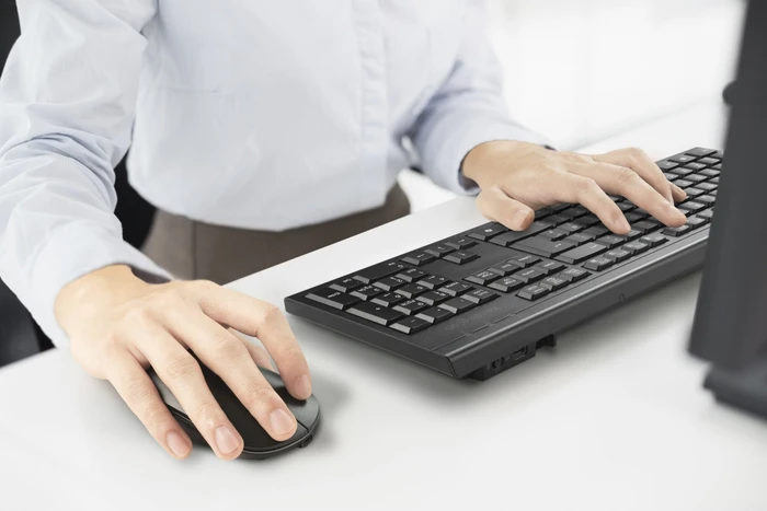 Kensington KM270 EQ Rechargeable Desktop Set, Wireless Tastatur und Maus, USB, DE
