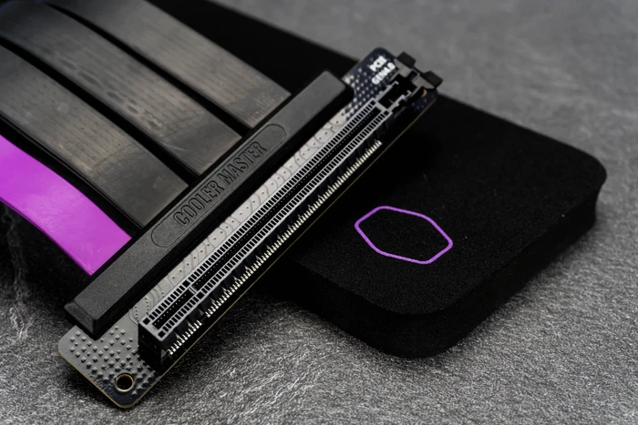 Cooler Master Riser Cable, gewinkelt, PCIe 4.0, 200mm, schwarz