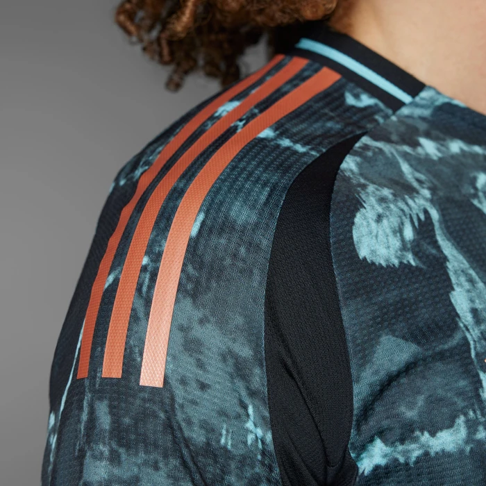 adidas FC Bayern München Authentic 2024/2025 Auswärtstrikot kurzarm (Herren)