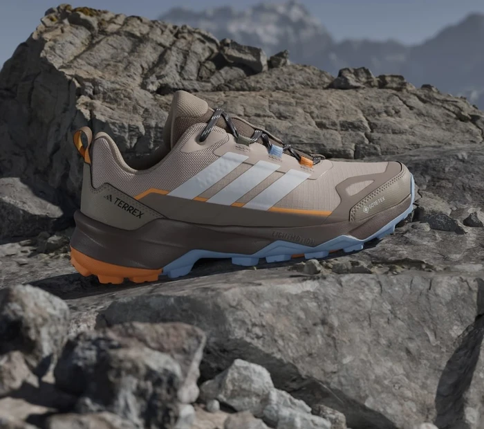 adidas Terrex Skychaser AX5 Gore-Tex wonder taupe/off white/glow blue (Damen)